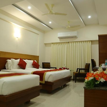 Hotel U.T.Elegance Бангалор Экстерьер фото