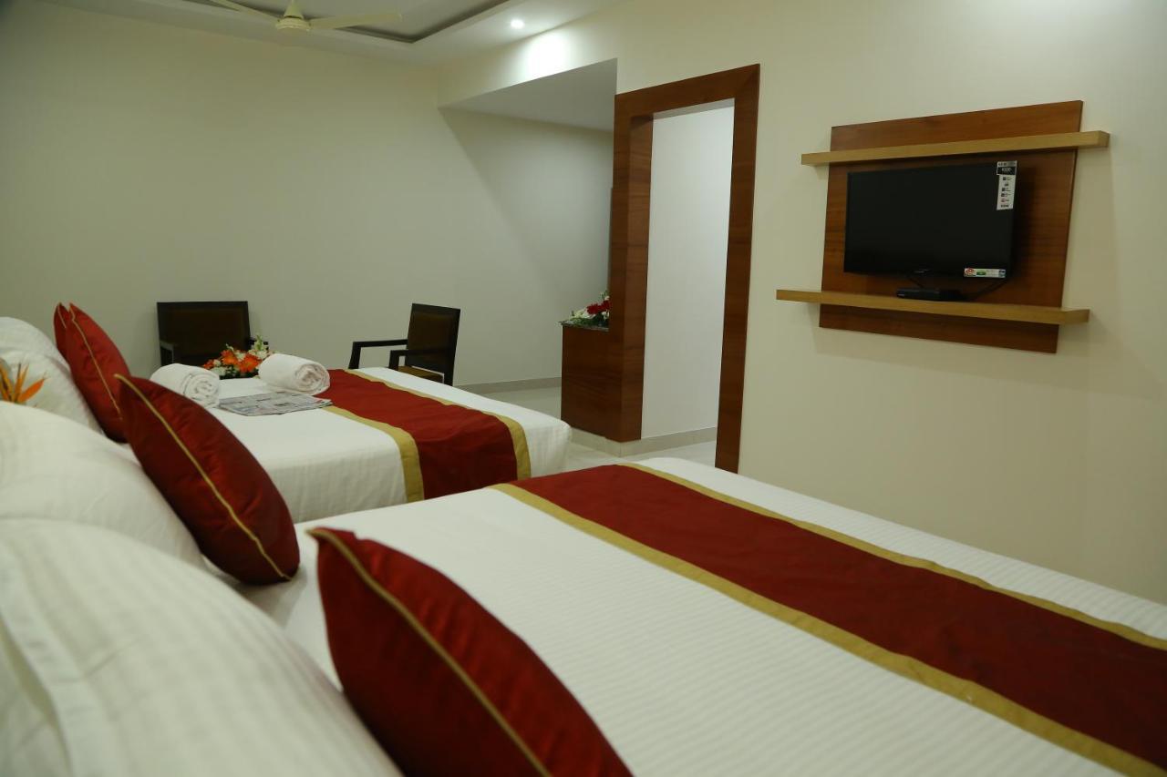 Hotel U.T.Elegance Бангалор Экстерьер фото