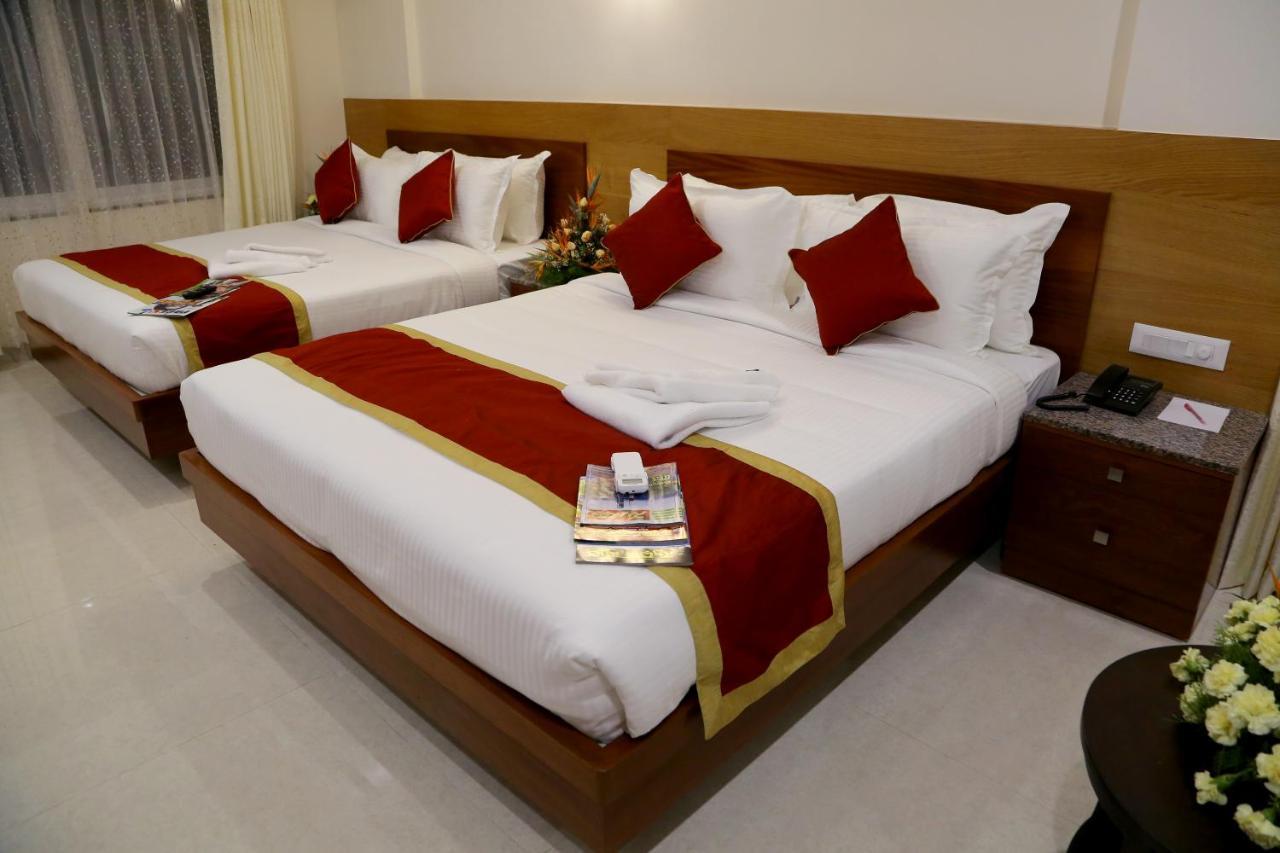 Hotel U.T.Elegance Бангалор Экстерьер фото