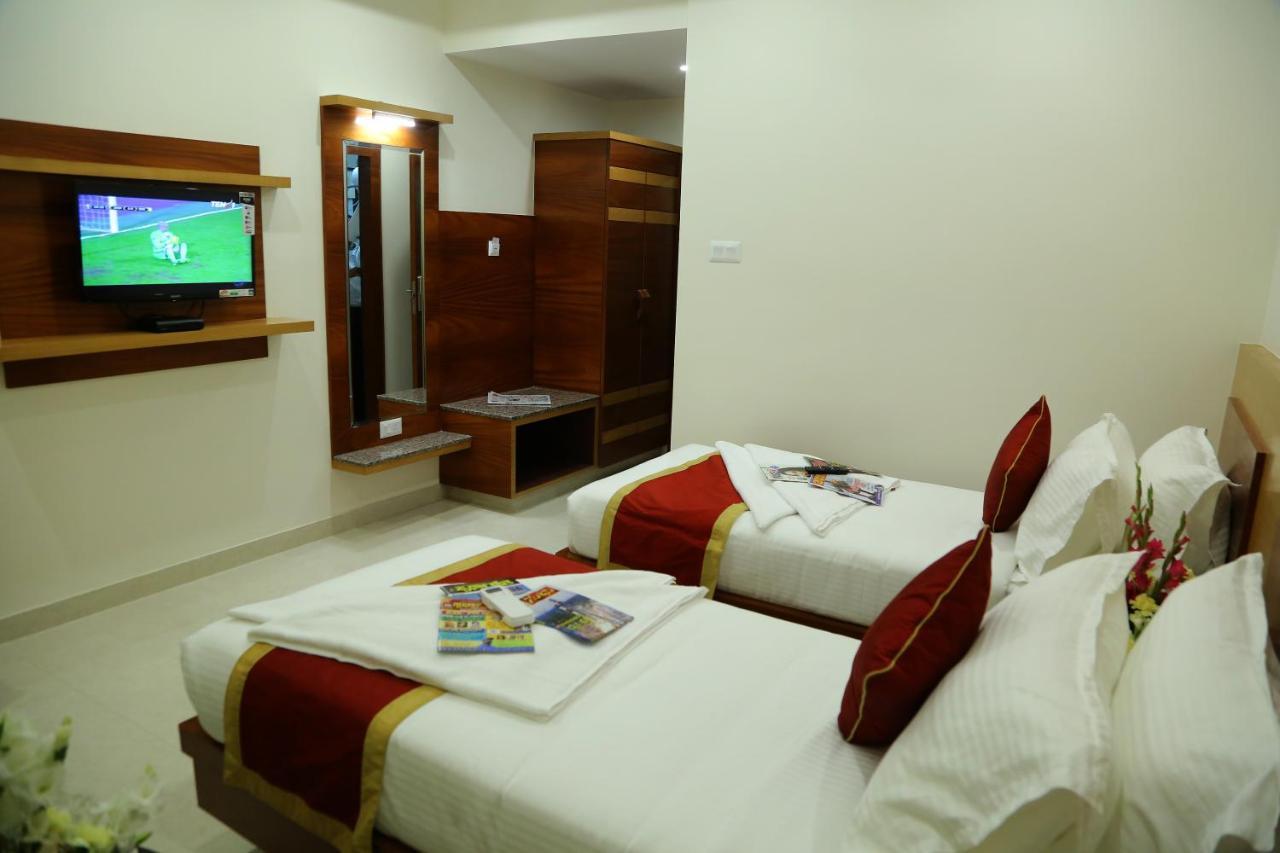 Hotel U.T.Elegance Бангалор Экстерьер фото