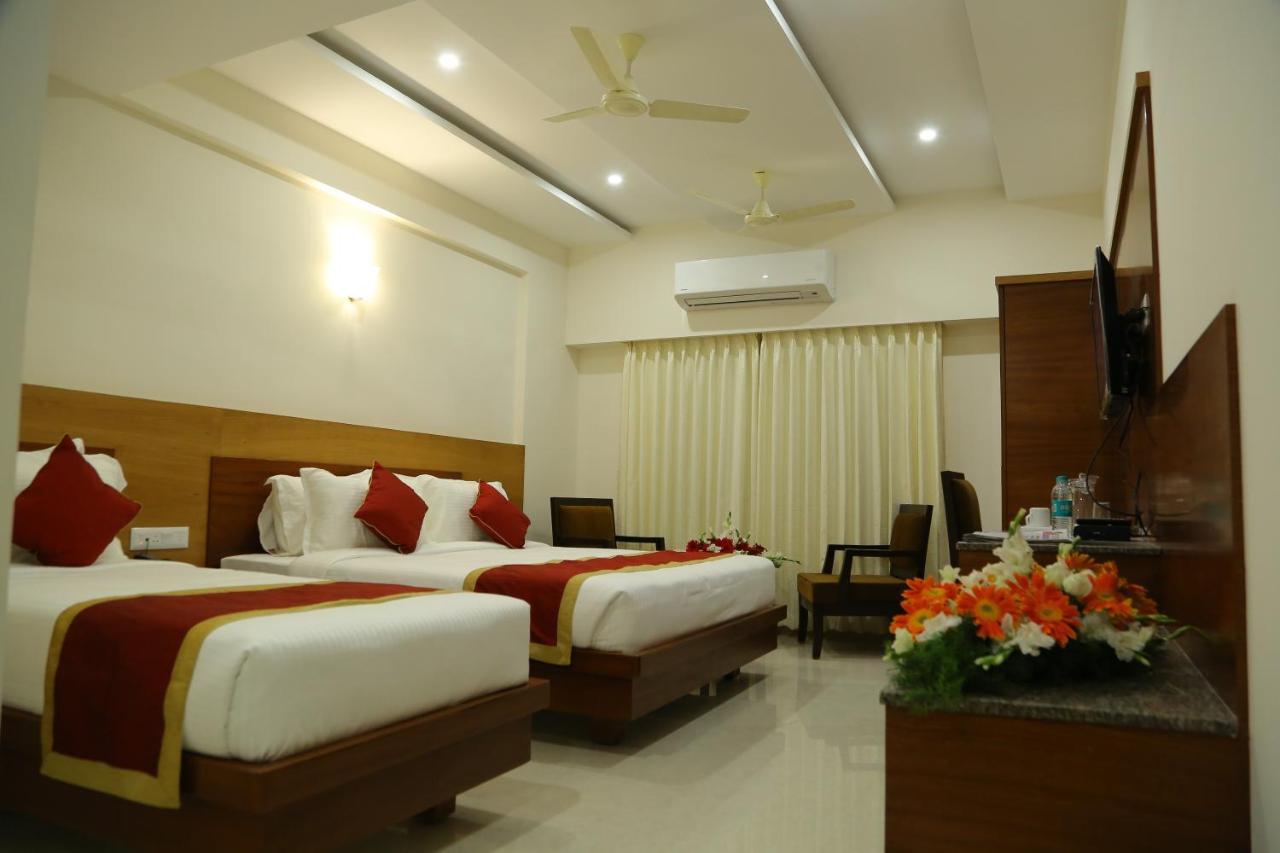 Hotel U.T.Elegance Бангалор Экстерьер фото