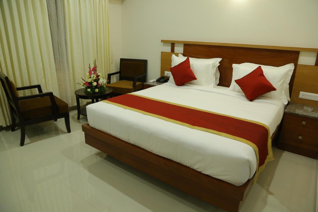 Hotel U.T.Elegance Бангалор Экстерьер фото