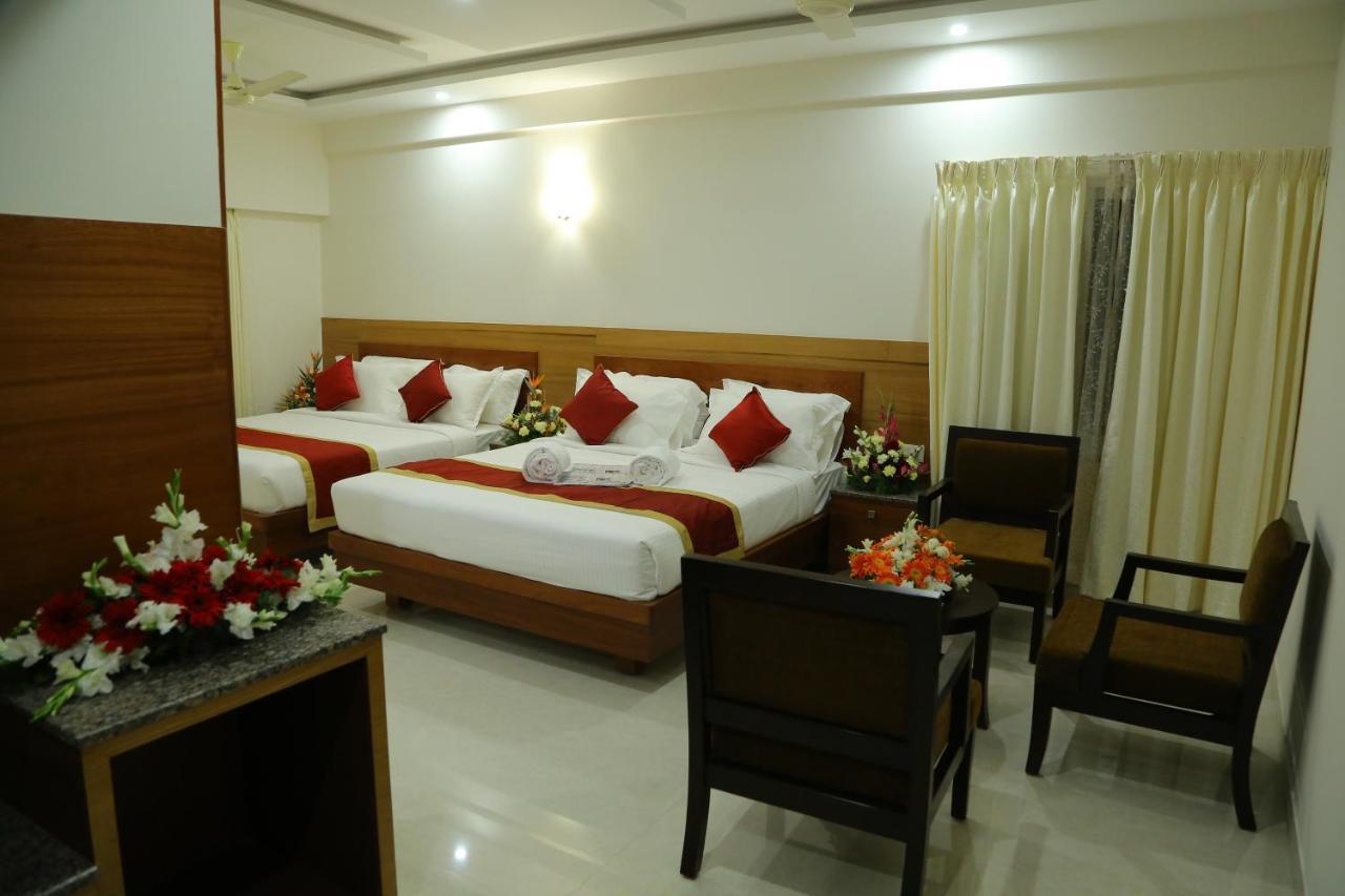 Hotel U.T.Elegance Бангалор Экстерьер фото