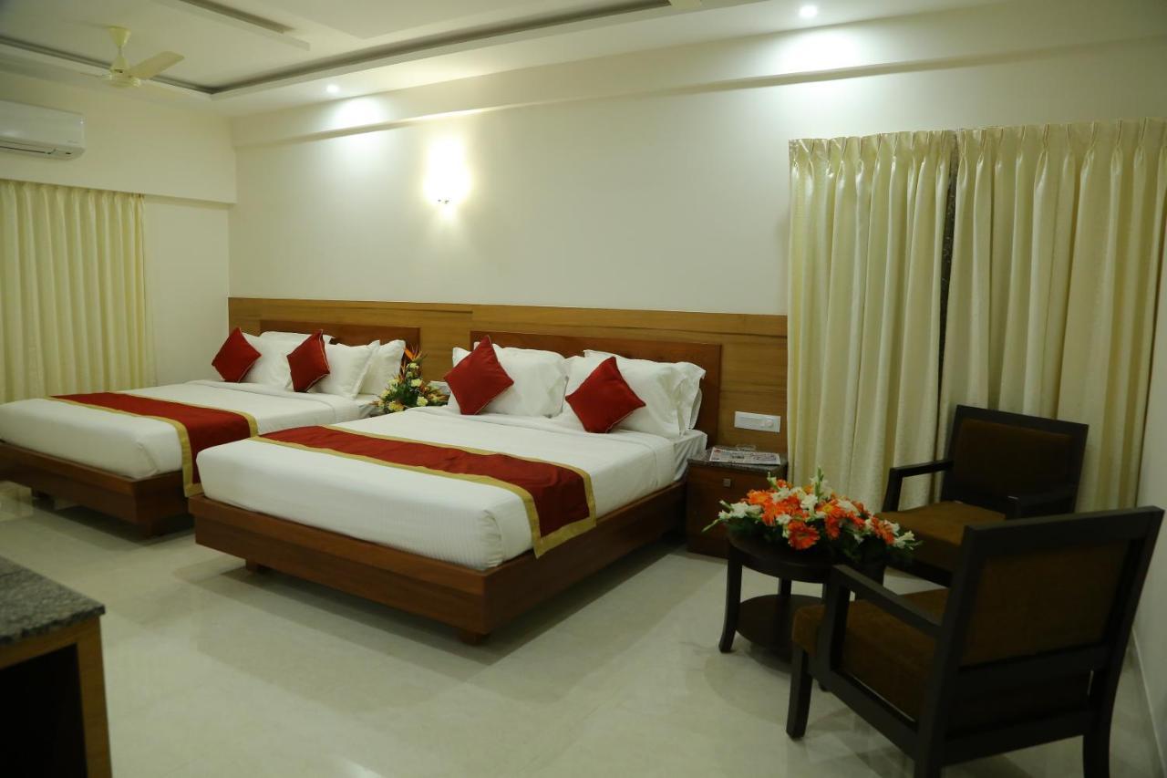 Hotel U.T.Elegance Бангалор Экстерьер фото