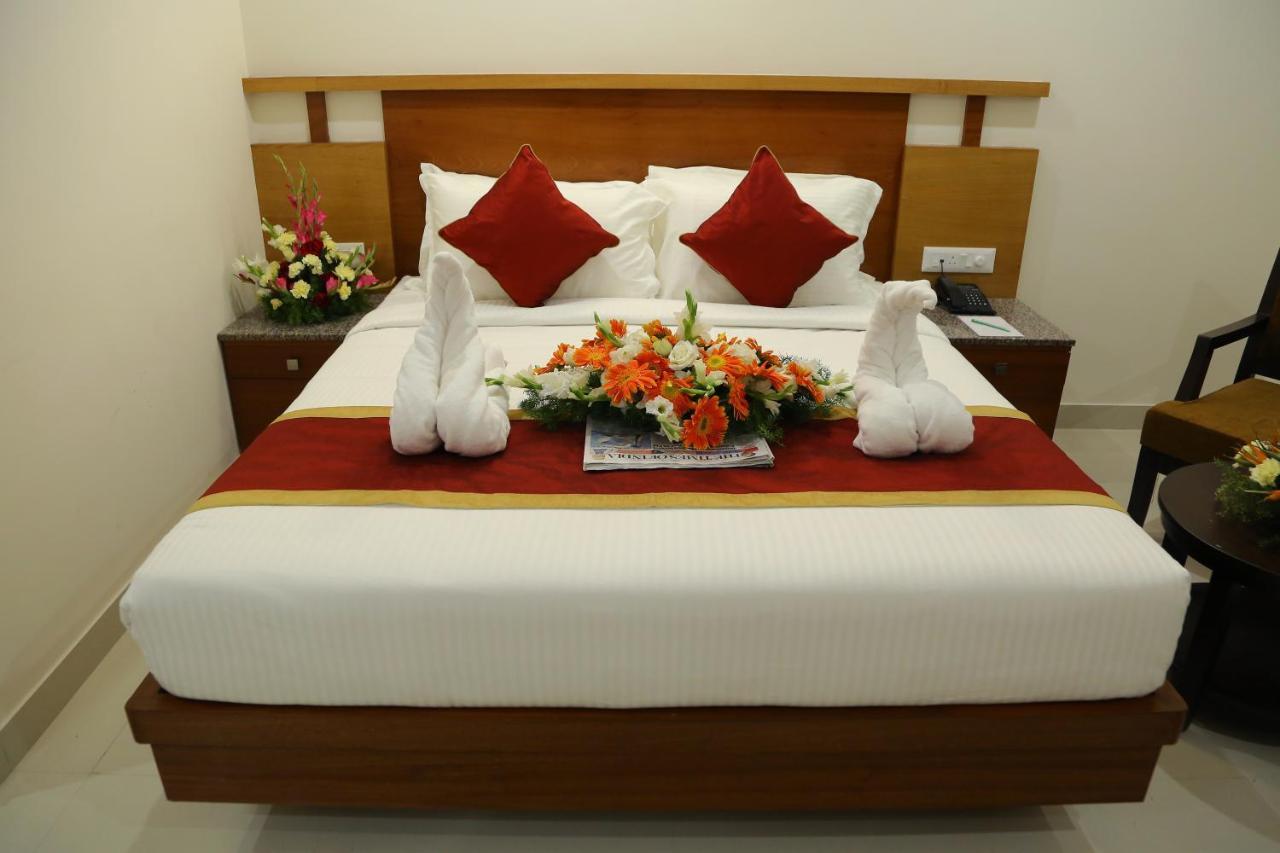 Hotel U.T.Elegance Бангалор Экстерьер фото
